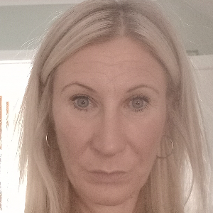 Julie D profile picture