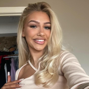 Bella W Profile Picture